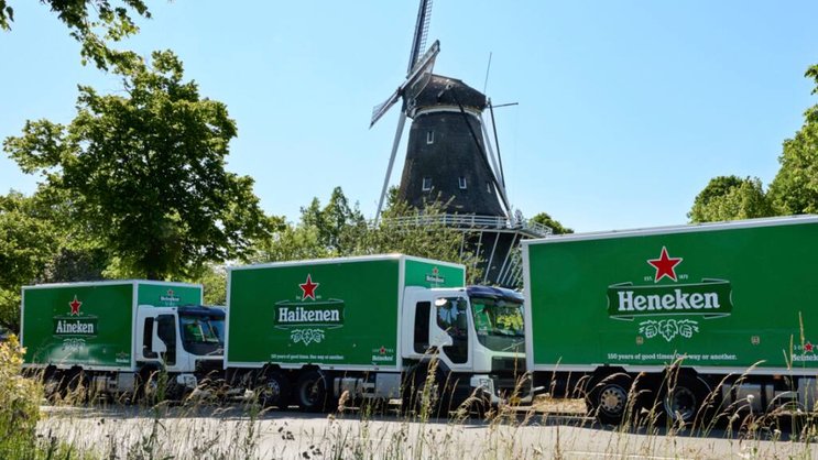 Fondé au XIXe siècle à Amsterdam, Heineken produit et vend plus de 300 marques de bière et de cidre, dont Heineken, Strongbow et Amstel. Le groupe emploie plus de 85.000 personnes à l'échelle mondiale.  (Heineken via AP Images)