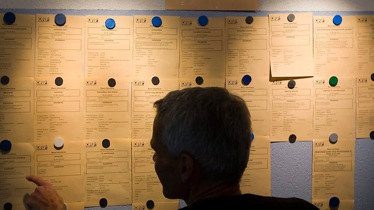 L'ensemble des demandeurs d'emploi inscrits se chiffre à 164'496 personnes, soit 4402 de plus que le mois précédent. C'est 20,3% de moins qu'au même mois de l'an dernier. (Photo/Keystone Jean-Christophe Bott)