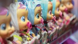 Pandémie, pénuries de matières premières et de composants, production au ralenti et engorgement des transports maritimes, tous les éléments sont réunis pour un Noël 2021 où certains produits risquent de manquer dans les rayons.