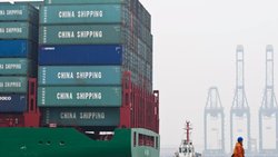 Les exportations chinoises ont reculé de 1,1% sur un an en octobre, baissant pour la première fois depuis février, dans une période de regain des tensions commerciales avec les États-Unis, ont indiqué les douanes chinoises vendredi.