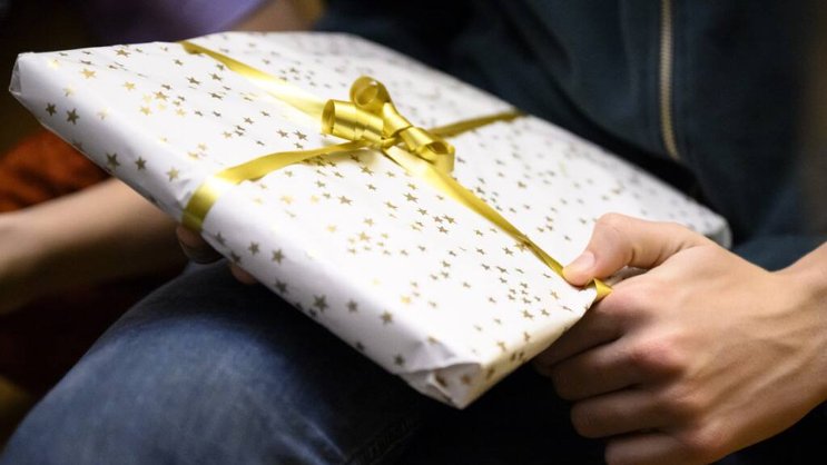 Un nombre croissant de Français proposent leurs cadeaux sur des sites de revente.