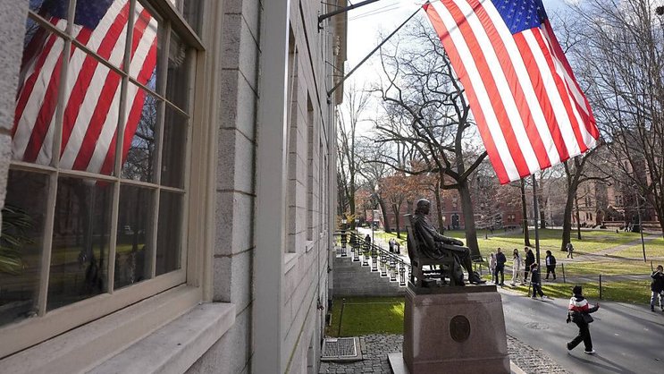 Roche souligne être la première entreprise à s'installer sur ce campus de la prestigieuse université privée sise dans le Massachusetts et collaborer avec Harvard et d'autres acteurs de la région depuis longtemps.