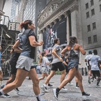 Un marketing savamment orchestré par On lors de son entrée en bourse, à New York, en septembre 2021.