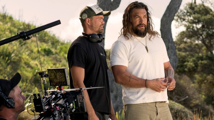 Lors d’un tournage en Australie, Antoine Janssens, cofondateur de Toast, en pleine discussion avec l’acteur d’«Aquaman» Jason Momoa (à droite).