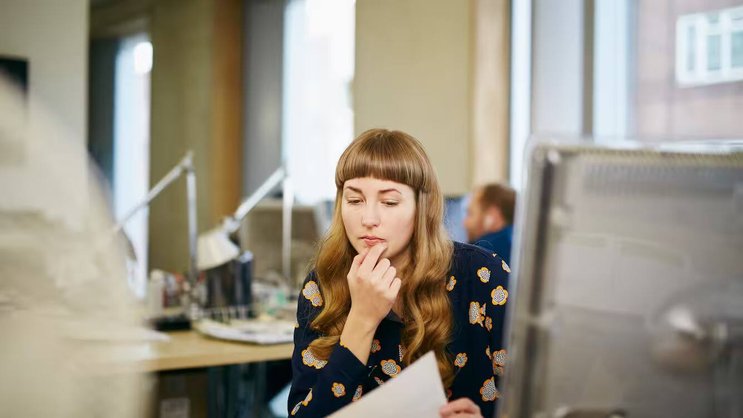 Les personnes qui perdent leur motivation, mais gardent leur travail de peur de ne pas en trouver un autre souffrent de «resenteeism».