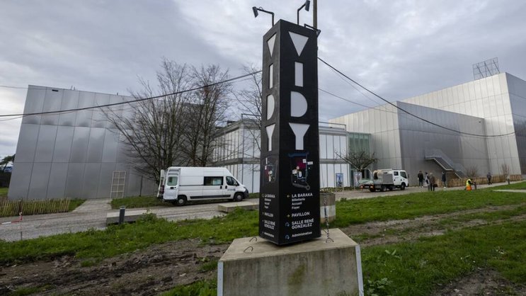 Visuellement, c'est le "studio de répétition" qui est la grande nouveauté et extension du site (tout à gauche). Cette nouvelle salle, collée à l'aile est formée de La Passerelle et du Foyer Kantina (accueil et restauration), se décline sur une surface totale de 340 m2.