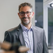 En tant que nouveau président bilingue de la holding, Roland Zaugg veut discuter de transmission d’entreprise avec les patrons de ce côté de la Sarine.