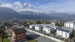 Seules quelques rares régions pourraient ressentir un soulagement, notamment les cantons de Genève, d'Aarau et de St-Gall. A l'inverse, dans les cantons de Zurich, de Zoug et des Grisons, déjà frappés par une pénurie de logements, la situation pourrait stagner, voire se péjorer.