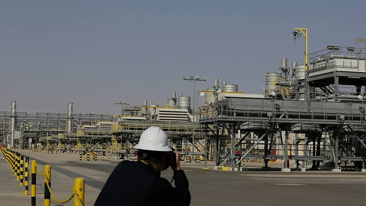 Cette décision maintient à environ 9 millions de barils par jour la production du riche royaume pétrolier. (AP Photo/Amr Nabil, File)