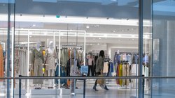 Les prix de l'habillement et des chaussures ont notamment diminué en janvier en raison des soldes (archives).