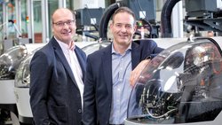 Thierry Mathez (à g.), CFO, et Pascal Barbezat, directeur de Polydec.