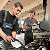 En 2020, Neuchâtel s’inspirera du modèle fribourgeois en matière d’apprentissage, où plusieurs petites sociétés forment un apprenti.