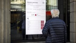Dans les premiers échanges après l'ouverture, le Swiss Market Index (SMI) lâchait 1,48% à 13'629,64 points, le Swiss Leader Index (SLI) 1,62% à 2153,31 points et le Swiss Performance Index (SPI) 1,45% à 18'751,72 points (archives).