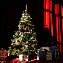 En moyenne, le budget prévu pour les cadeaux de Noël s'établit à 341 francs, un chiffre en hausse de 21% par rapport aux données disponibles pour 2024, selon EY (archives).