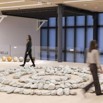 La nouvelle exposition de la Fondation Opale se présente par "chapitres". Ici, il s'agit de la section "Originelle".