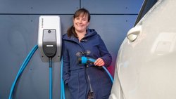 Comme l’atelier d’architecture Lutz (ici Myriam Donzallaz, directrice associée), les PME optent de plus en plus pour l’électrique.