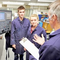 Les jeunes élèves s’immergent de 2 à 4 heures par semaine dans une entreprise locale.