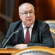 La gauche, avec Pierre-Yves Maillard (PS/VD) en tête, s'est opposée à la primauté des CCT étendues sur les salaires minimaux cantonaux (archives).