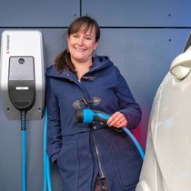 Comme l’atelier d’architecture Lutz (ici Myriam Donzallaz, directrice associée), les PME optent de plus en plus pour l’électrique.
