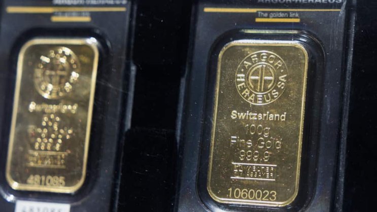 Le prix de l'or a également été soutenu par sa qualité de valeur refuge, alors que le président américain Donald Trump attaque l'indépendance de la banque centrale américaine et face aux incertitudes sur les droits de douane, ont ajouté les analystes de Trading Economics.