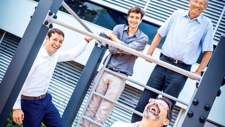 Un passage de la recherche fondamentale à l’entrepreneuriat réussi: Juan R. Troncoso-Pastoriza, Romain Bouyé, Jean-Pierre Hubaux (de g. à dr.) et Frédéric Pont (au premier plan).