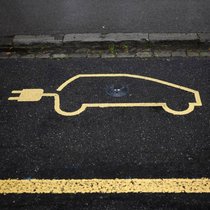L'élargissement de l'offre de voitures entièrement électriques, combiné à des prix corrects, devrait conduire à une acceptation supérieure à celle de l'année passée, affirme auto-suisse (archives).