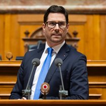 Lars Guggisberg (UDC/BE) souhaite que les personnes qui travaillent après l'âge de la retraite voient leur revenu exonéré de l'impôt fédéral.