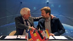 Depuis 2015, Swissto12 collabore avec l’Agence spatiale européenne. Ici, le CEO, Emile de Rijk (à dr.), et Javier Benedicto, directeur de la navigation à l’ESA.