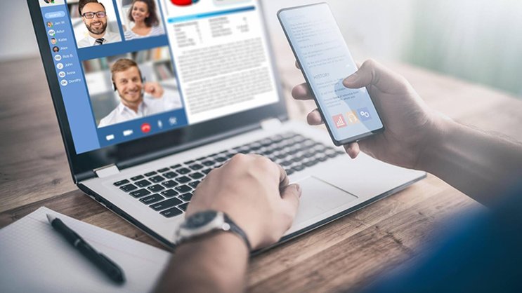 Le webinar permet de ramener de la proximité entre les personnes, sous un format sérieux, tout en pouvant être divertissant.