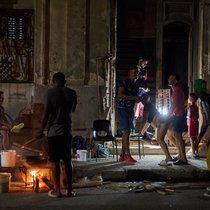 Cuba subit depuis plus de deux ans des coupures d'électricité massives et récurrentes, dont certaines ont affecté l'ensemble de l'île, parfois pendant plusieurs jours.