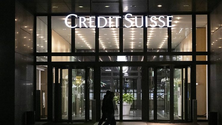 La Finma "confirme que le Credit Suisse satisfait aux exigences particulières en matière de fonds propres et de liquidités applicables aux banques d'importance systémique".