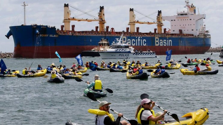 "En tant que troisième plus gros exportateur de carburants fossiles, l'Australie joue un rôle démesuré dans la crise climatique", estime Greenpeace Australia Pacific.