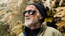 A 83 ans, Roland Cachot est un ambassadeur de Glacier Optics. C’est un passionné de randonnée et de ski, en particulier dans le massif du Grand Muveran.