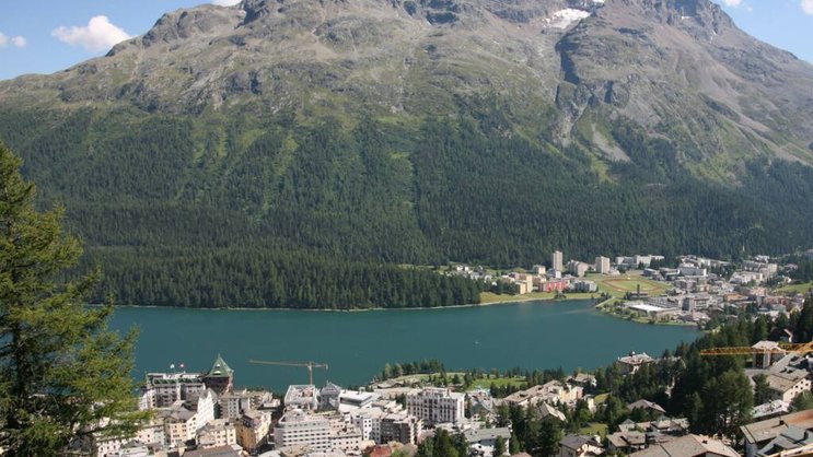 A Saint-Moritz, un appartement de vacances haut de gamme coûte au minimum 22'300 francs par mètre carré (archives).