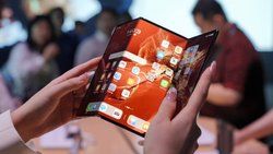 Signé Huawei, le smartphone triple écran pliable, le seul sur le marché.