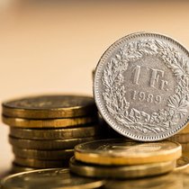 L’effarement était général en 2015. La Banque nationale suisse (BNS) abandonnait alors le taux plancher qui fixait l’équation: 1,20 franc pour 1 euro.