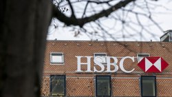 HSBC avait publié fin octobre un bénéfice net en chute au troisième trimestre, plombé notamment par un revers judiciaire liée à l'affaire Bernard Madoff, mais son chiffre d'affaires a augmenté de 5% sur la période, soutenu par une hausse de l'activité de ses clients.