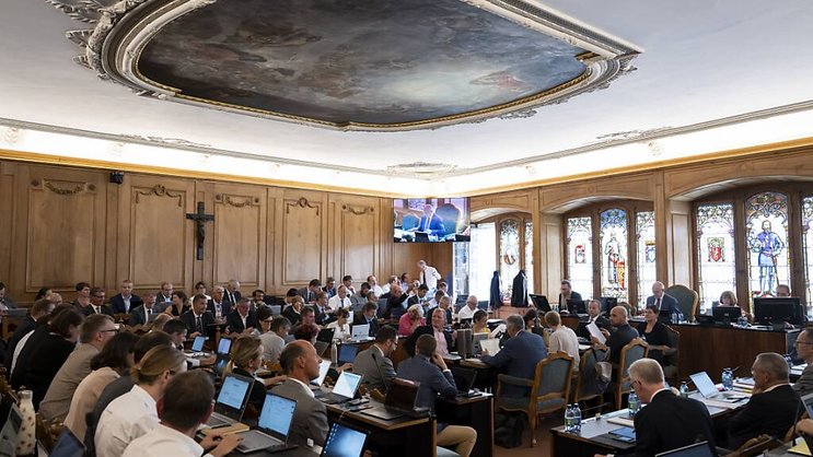 Les députés fribourgeois ne sont pas opposés à l'essor de l'éducation numérique à l'école, mais ils souhaitent obtenir un certain nombre d'éclaircissements (archives).