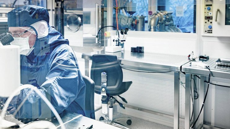 Coat-X (photo) et INVENEsis travaillent à trouver des solutions à la pénurie mondiale de masques de protection.