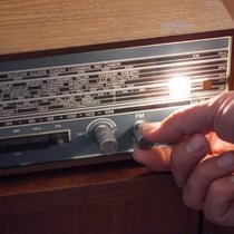 Les Tessinois sont ceux qui écoutent le plus radio, suivis par les Alémaniques et les Romands (image d'illustration).