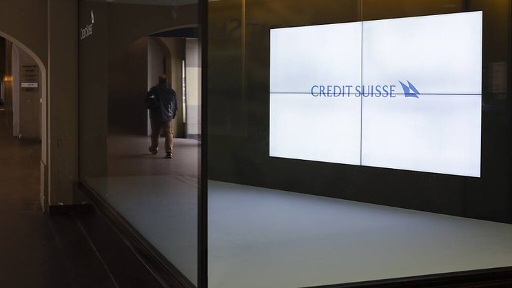 La condition pour participer à la procédure est d'avoir été détenteur le jour de l'annonce de la transaction d'actions ou de certificats de dépôt américains (ADS) de Credit Suisse. (KEYSTONE/Peter Klaunzer)