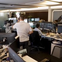 À Genève : la salle de marché du plus grand négociant mondial de pétrole et de gaz, Vitol, qui se montre totalement discret à l'extérieur.