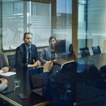 En 2022, seules 47% des personnes ont déclaré se sentir très à l'aise avec une femme comme CEO. Un an auparavant, ils étaient encore 54%.