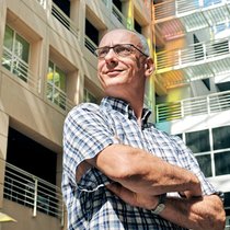 Pour le professeur, la Suisse ne doit pas rester focalisée sur des logiques industrielles et agricoles, il faut suivre l’évolution mondiale et anticiper.