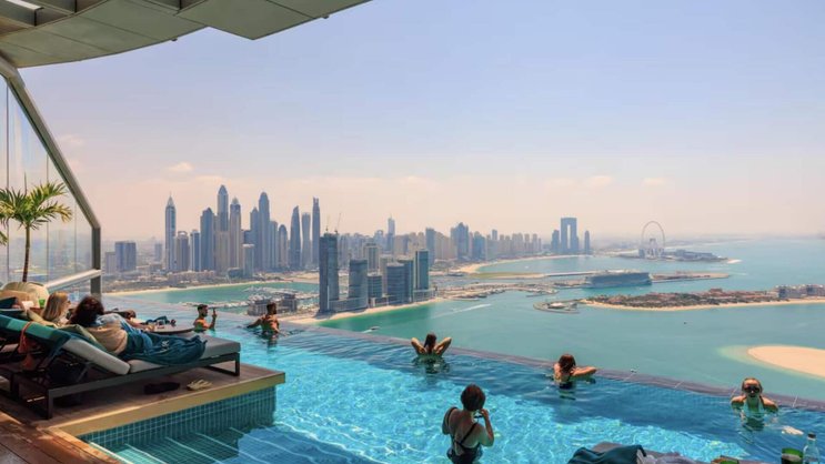 Dubaï est passée d'une petite ville tranquille dans le désert à l'une des plus grandes métropoles du monde.