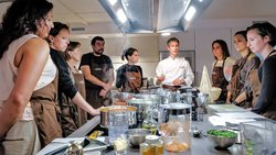 A l’atelier Parfum d’épices, à Crissier, on apprendra notamment à cuisiner le tournedos façon Rossini et son jus à la truffe.