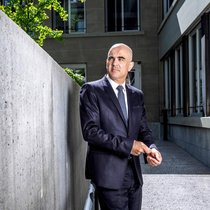 Alain Berset: jamais un ministre de la Santé n’aura eu autant d’impact sur l’économie.