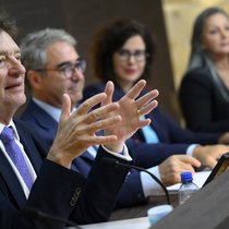 Une Commission d'enquête parlementaire (CEP) devrait permettre de faire toute la lumière sur le système de bouclier fiscal vaudois. Selon l'expert indépendant François Paychère (à droite), sa pratique a été non-conforme à la loi entre 2009 et 2021 (archives).