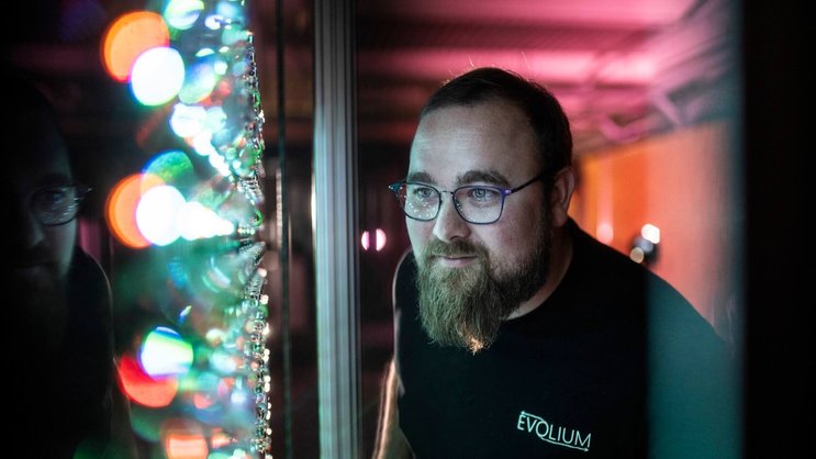 Le robot de la start-up est capable de manipuler un millier de cellules par jour. D’ici trois ans, Evolium Technologies prévoit d’en traiter 5 millions par an.