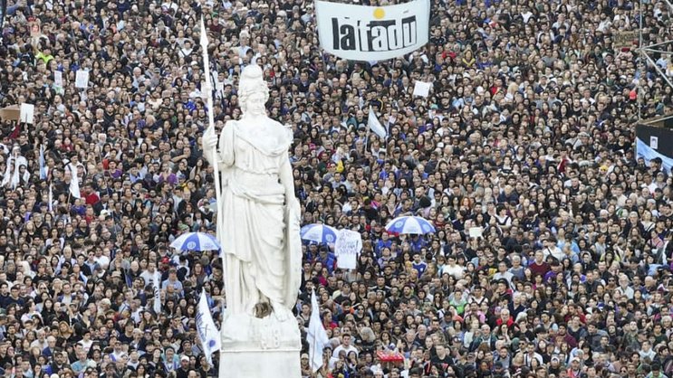 Entre 100'000 et 150'000 personnes ont protesté à Buenos Aires, selon une source policière.